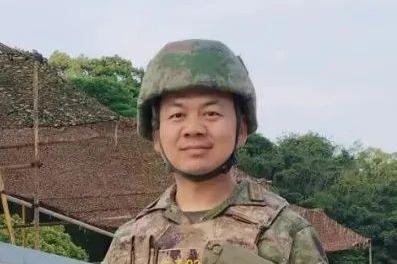 第5次下水前，他给母亲重重磕了一个头！