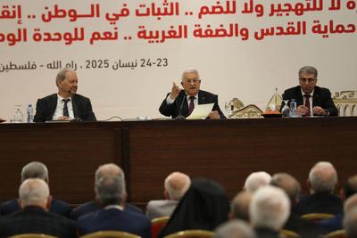 阿巴斯致信马克龙，支持解除哈马斯武装