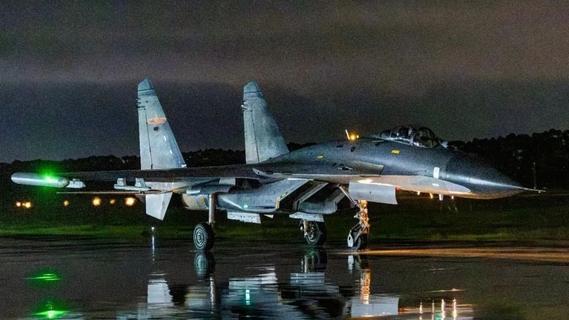 子夜出击，长空砺剑