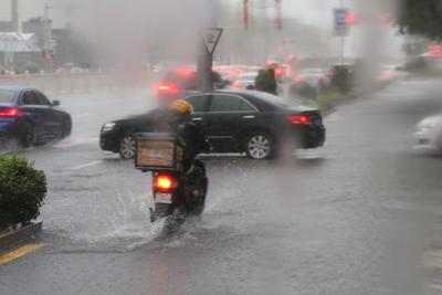 中央气象台发布暴雨蓝色预警，山东西北部和南部等地有大到暴雨