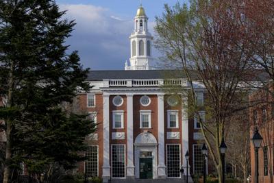 美国务院指示使领馆恢复处理哈佛大学国际学生签证