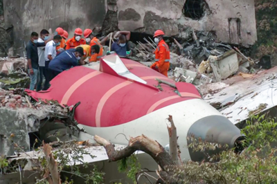 印度空难客机两个黑匣子均已找到