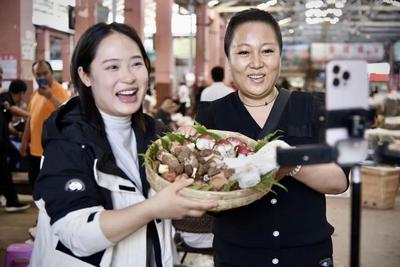 如何防范食用野生菌中毒？