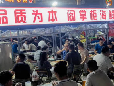 烧烤一条街烤出“夜经济”