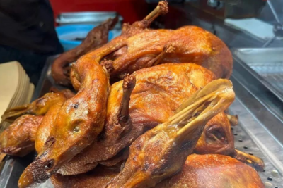 为什么一只活鸭上百元，一只烤鸭只要25元？