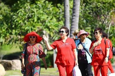 报团限制多、被强制消费……老年人跟团游阻碍如何破解？