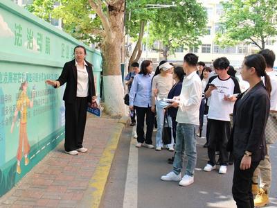 知识拼图、快问快答、撕撕乐……市南区开展民法典主题法治文化阵地打卡定向赛