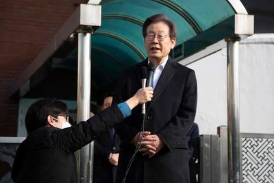 李在明和特朗普打电话，聊了遇袭受伤经历