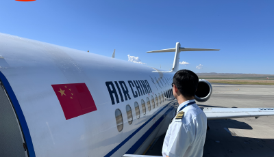首次！國產C909“身披”五星紅旗飛出國門