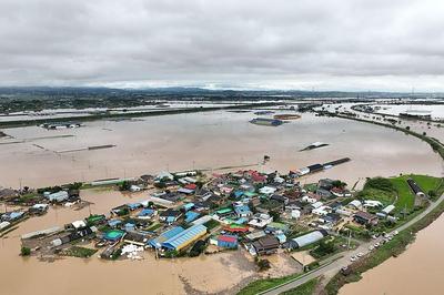韩国多地遭遇破纪录暴雨，已致4人死亡