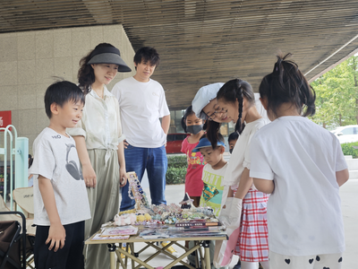 闲置玩具、图书、手工艺品……儿童跳蚤市场活动开启“旧物新生”之旅