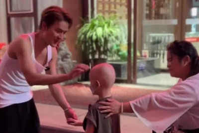 吴克群现身济南街头，帮患癌儿童卖花治病！孩子妈妈：当晚收到6000多元