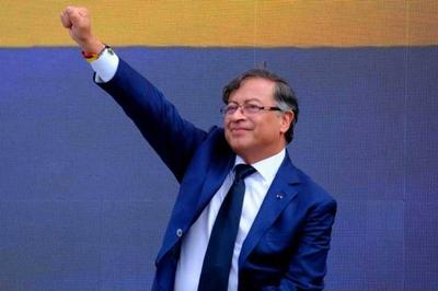哥伦比亚总统专机因受到导弹袭击威胁而改道