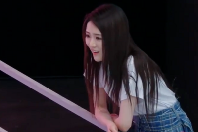 冲上热搜！张凯丽女儿回应“节目现场崩溃大哭”：可能脑子进水了