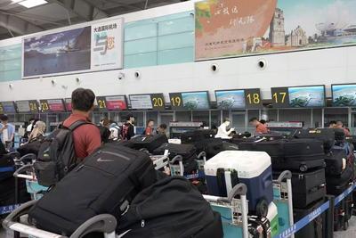 中国足球队回应“东亚杯携带较多行李入关”：均为必要物资