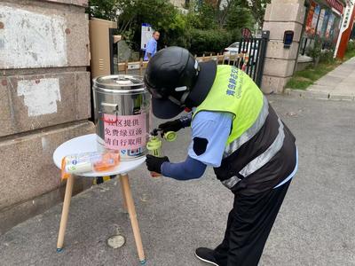 爱心绿豆汤传递社区温情！金家岭街道海青路社区开展“夏日送清凉”活动