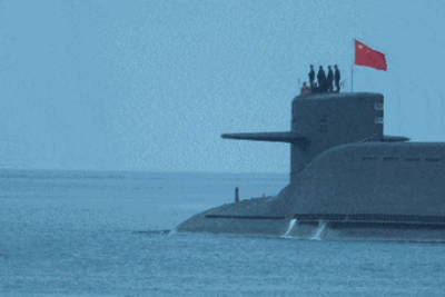 首次披露！我军新型潜艇执行远航任务画面曝光