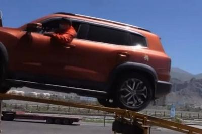 长途自驾游思路打开了！给爱车买张“火车票” 预约指南→