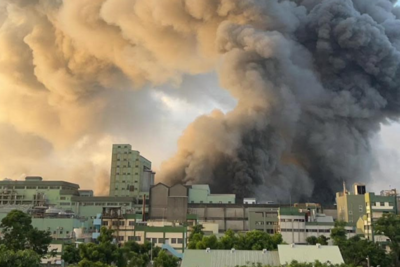 台湾高雄一锂电池工厂发生火灾，现场传出爆炸声
