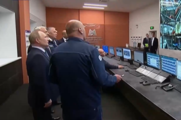 普京视察俄最大钢厂，系特朗普威胁加关税后首次公开露面