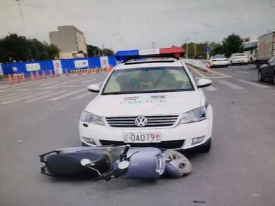 事故现场“警车”司机被抓？“辽O”车牌露馅了