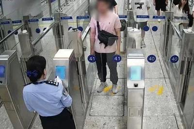 冒用双胞胎哥哥出入境证件企图蒙混过关，被当场识破→