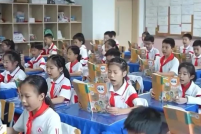 电话手表，孩子的“腕上神器”还是“圈子门票”？