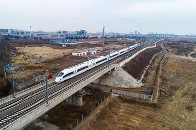 高铁站台上可以打伞吗？官方解答来了！