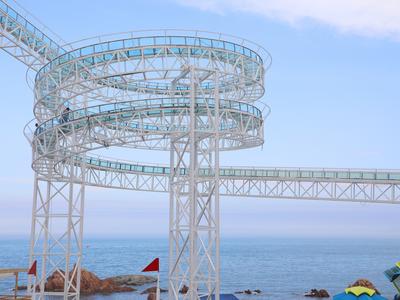 金沙滩啤酒城上新！天空之境水滑道正式亮相凤凰之声大剧院