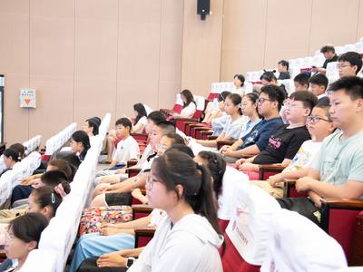 祝贺小作家们！青岛市中小学生寒假征文颁奖典礼举行