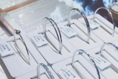 “黄金平替”遭扫货，价格创近14年来新高！