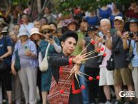 现场直击：中外文化盛宴点亮中山公园