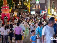 丰富多彩！街头演艺拉开青岛夜幕
