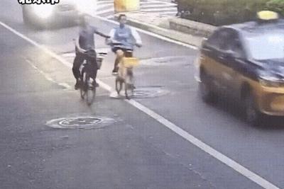 14岁女孩被男子疯狂别车，狂追一公里！警方：行拘