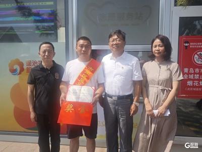 跳海勇救溺水母女！青岛这位“白衣大哥”获授“市南区见义勇为积极分子”