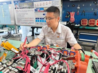 【2025青岛大工匠】一汽解放青岛汽车有限公司汽车装调技能师：马伟光