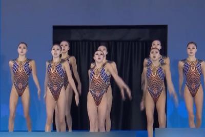 预赛第一晋级决赛！中国花游姑娘化身“秦朝将士”太酷了