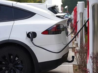 每5辆电动汽车就有2个充电桩！我国建成全球最大电动汽车充电网络