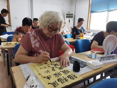 笔墨传情：逍遥社区楷书课堂，让传统文化“跃然纸上”