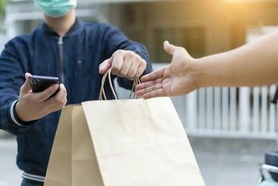 一份“神秘”猪脚饭订单引警觉，外卖小哥果断选择举报