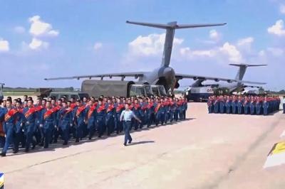 超有排面！新飞行学员由运-20飞机护送报到，咱山东也有登机点