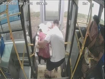 “一扶一让”总关情！青岛巴士驾驶员用行动擦亮城市文明名片