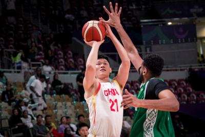 亚洲杯开门红！中国男篮93:88战胜东道主沙特队