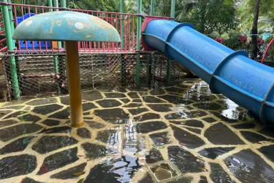 多人合力均未能将孩子救出！排水口的吸力到底有多大？