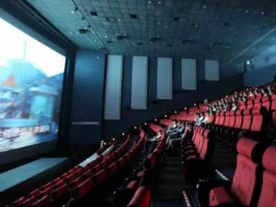 8月电影总票房破20亿！《南京照相馆》领跑