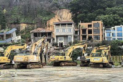 广州山体滑坡已致2人死亡，仍有5名被困人员在搜救中