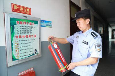 護航開學季！青島公安開展安全檢查，筑牢校園安全
