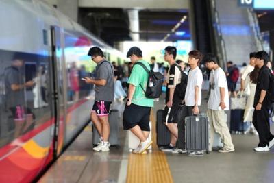 火车学生票优惠新政：动车组适用范围扩大 可享“折上折”