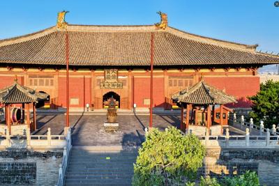 大同华严寺殿墙遭游客刻字？官方：系浮尘涂画未造成损伤