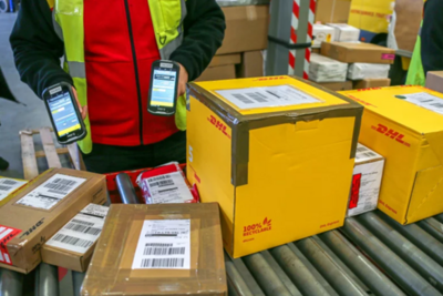 美国对小额包裹征税的“如意算盘”怎么打？伤了谁？